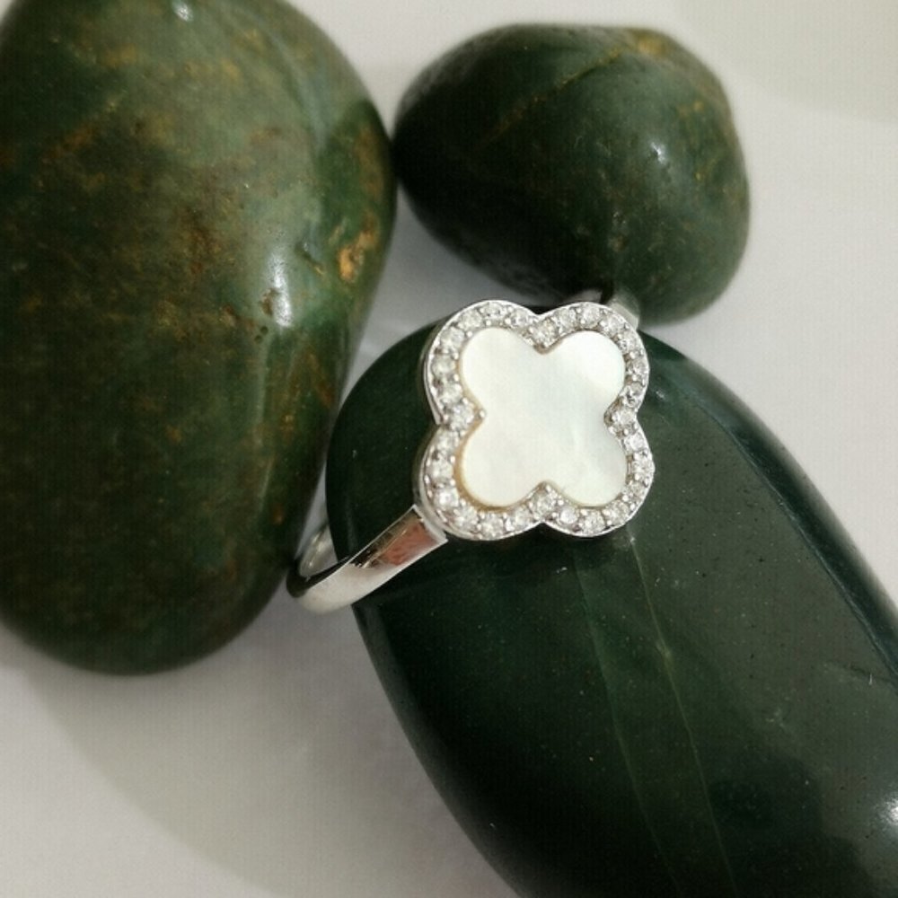 Clover ring mother of pearl sterling silver cz Size 6  🆕